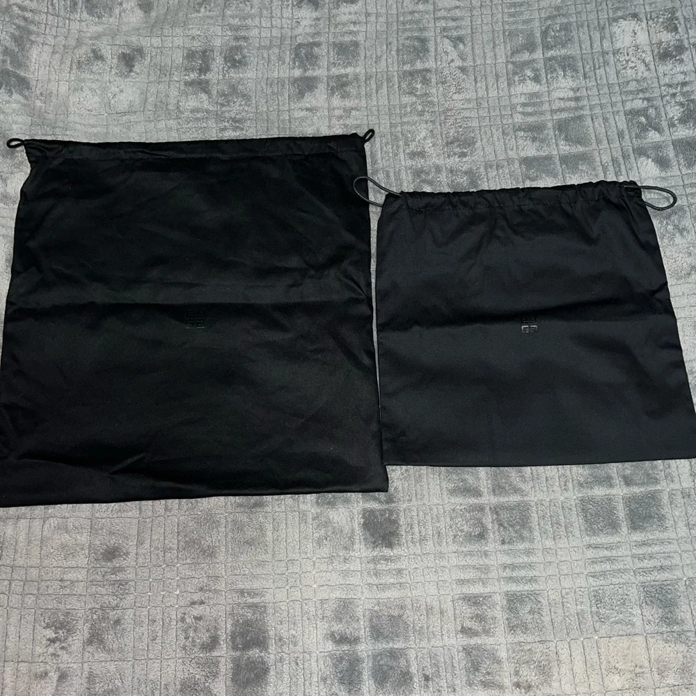 Givenchy sneakers accessories